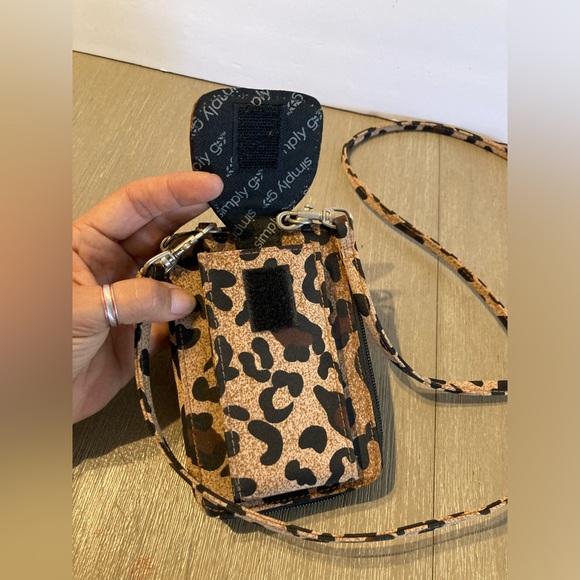 Vintage Simply Go Leopard Flap Snap Mobile Crossbody - Picture 5 of 6
